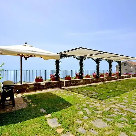 Sleeps 4 Pool Wifi Scala